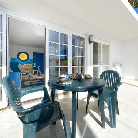 One Bedroom With A Pool, Near Playa Chica Daire