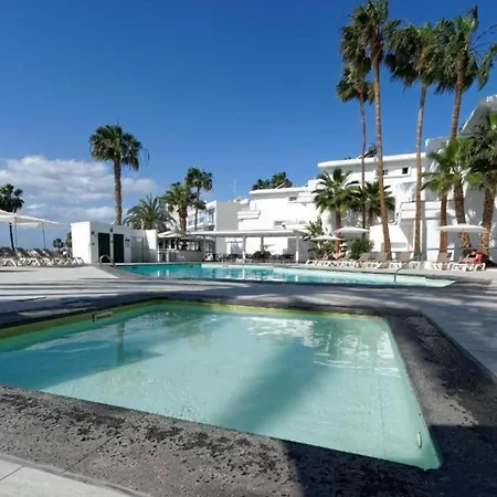One Bedroom With A Pool, Near Playa Chica *