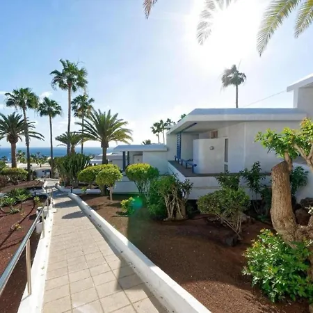 One Bedroom With A Pool, Near Playa Chica