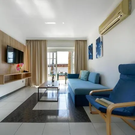Daire One Bedroom With A Pool, Near Playa Chica *