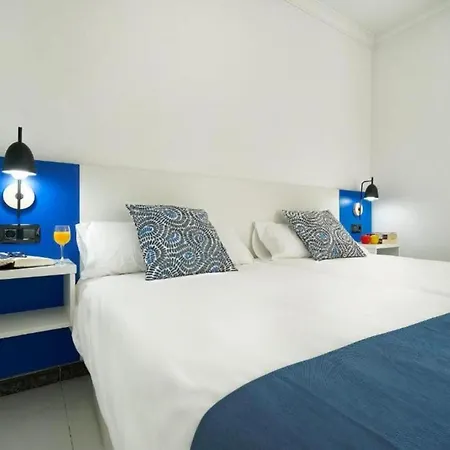One Bedroom With A Pool, Near Playa Chica 公寓