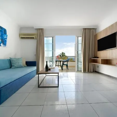 One Bedroom With A Pool, Near Playa Chica *