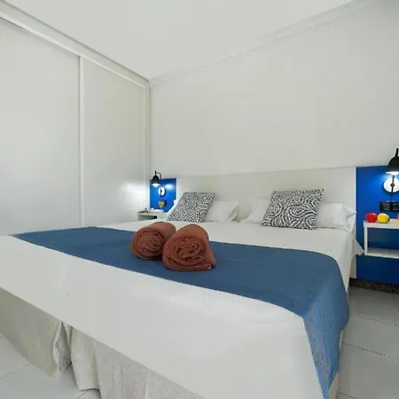 One Bedroom With A Pool, Near Playa Chica 公寓