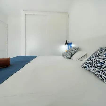 Daire One Bedroom With A Pool, Near Playa Chica *